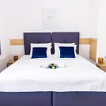 R Sport Boutique With Free Parking Herberg